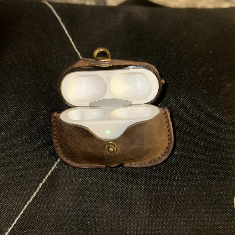 Genuine Leather AirPod, Pro 1-2-3 case - Picture 4 of 8